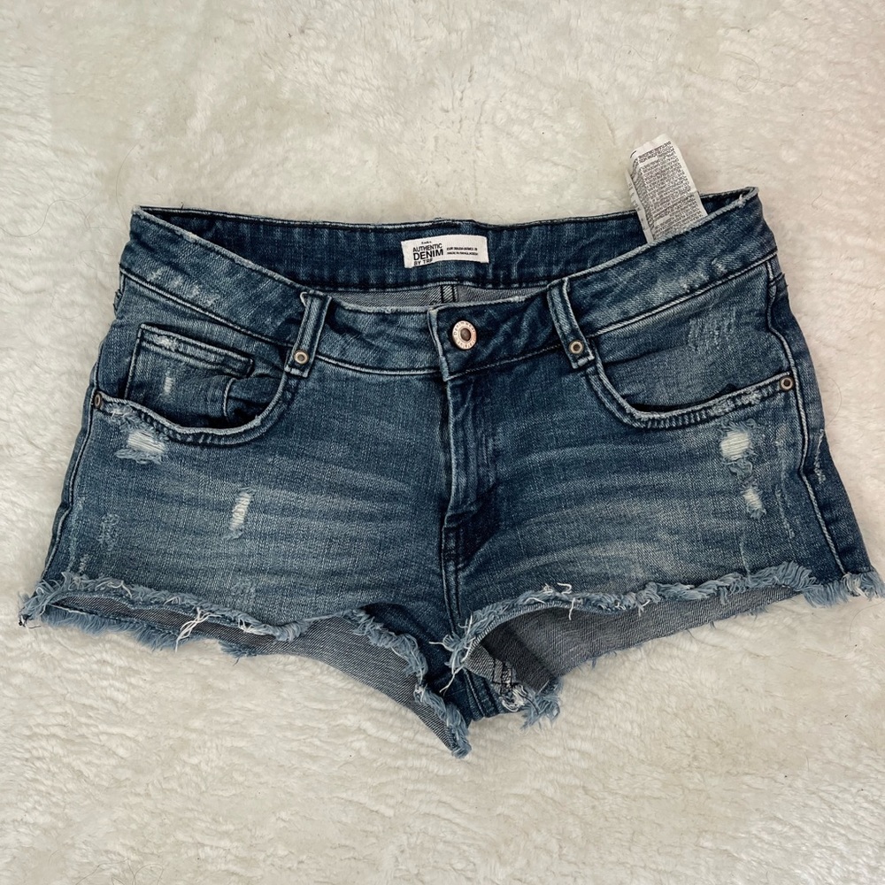 Zara TRF Mid Rise Shorts, Size 6